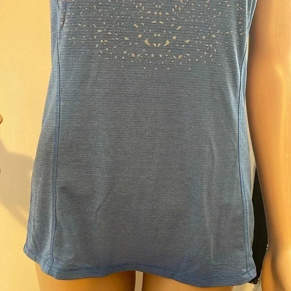 Lululemon athletic top - Picture 3 of 12